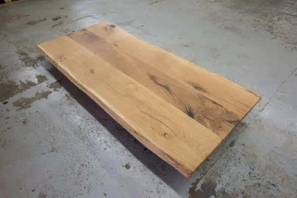 Tischplatten mit Baumkante